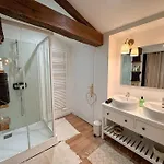 בית נופש Maison + Parking Prive Au Coeur 60m2 אנגולם