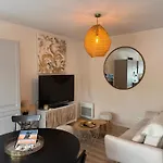 בית נופש Maison + Parking Prive Au Coeur 60m2 אנגולם