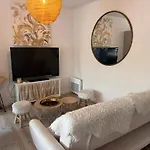 בית נופש Maison + Parking Prive Au Coeur 60m2 אנגולם