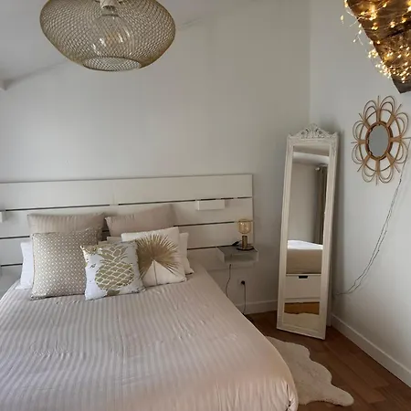 Maison + Parking Prive Au Coeur 60m2 * אנגולם