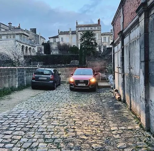 Maison + Parking Prive Au Coeur 60m2 Holiday home Angouleme