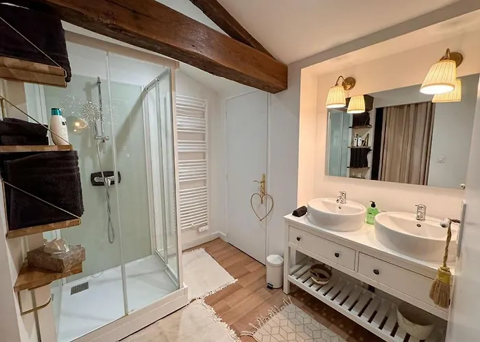 Holiday home Maison + Parking Prive Au Coeur 60m2 Angouleme