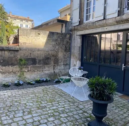 Maison + Parking Prive Au Coeur 60m2 Holiday home Angouleme