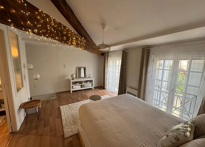 Holiday home Maison + Parking Prive Au Coeur 60m2 Angouleme